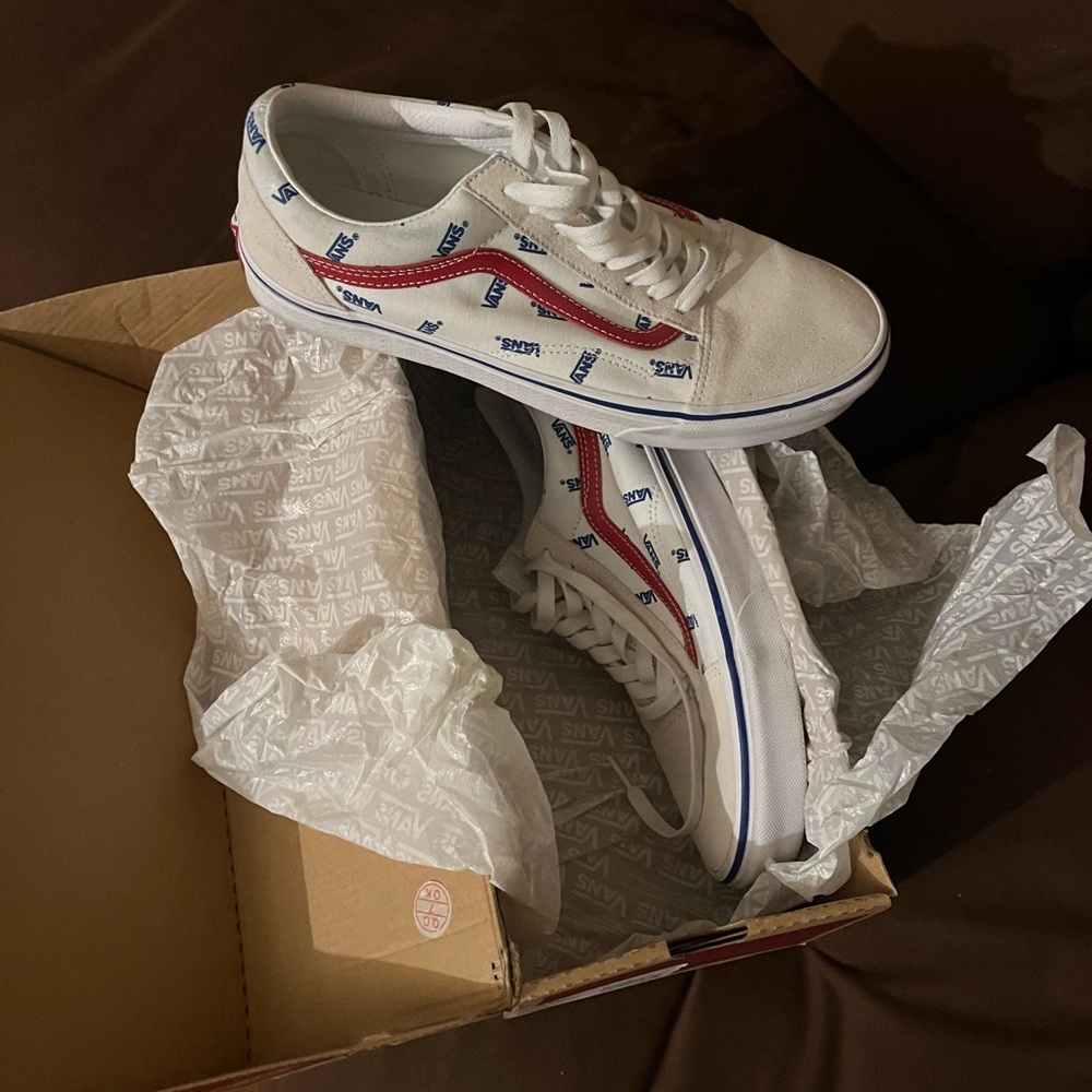 Vans 1 Day Sale White Sneakers Red & Blue  Sz:10 Orig.$89         like New